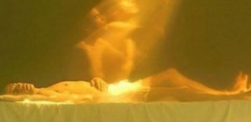 Ölüm parçalanan ruhun səsini eşidirdi