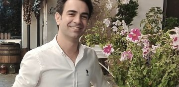 Uşaq pişiyi döyür, valideyn tum çırtlayır - Şəhriyar yazır