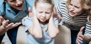 Uşaqlıq travmalarına səbəb olan valideyn davranışları